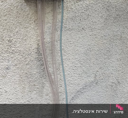 מערכת בלנד סנטר עם צינורות מחוברים לקיר